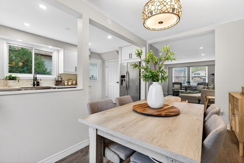 GREAT SEMI DETACHED FAMILY HOME IN BURLINGTON!