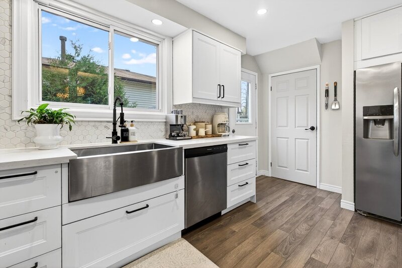 GREAT SEMI DETACHED FAMILY HOME IN BURLINGTON!