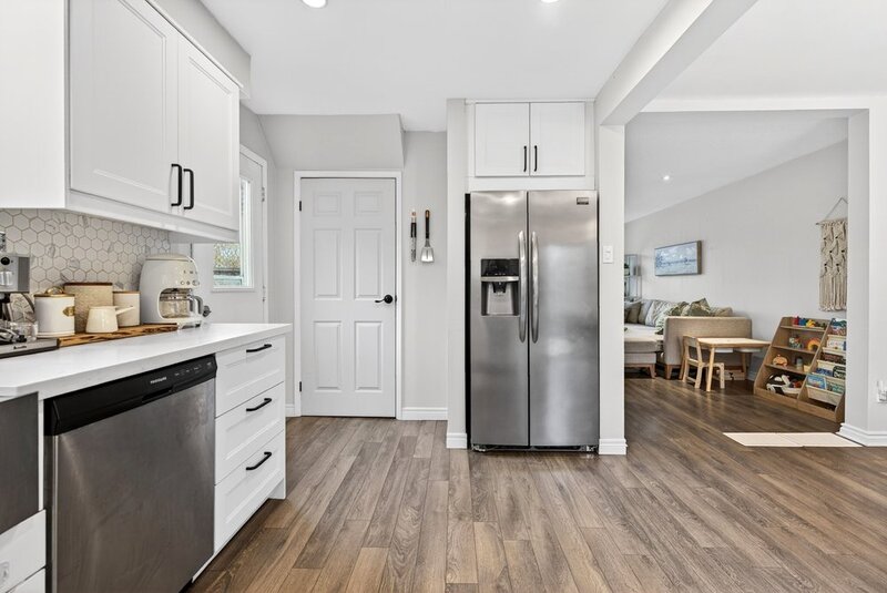 GREAT SEMI DETACHED FAMILY HOME IN BURLINGTON!