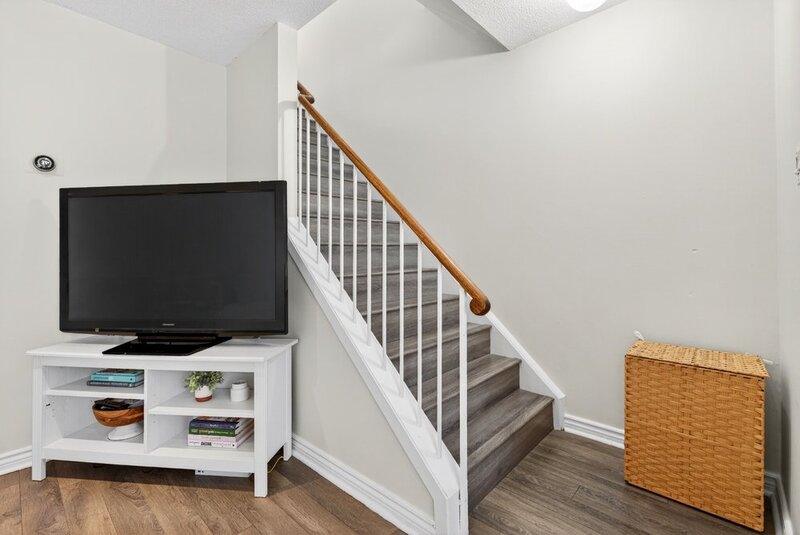GREAT SEMI DETACHED FAMILY HOME IN BURLINGTON!