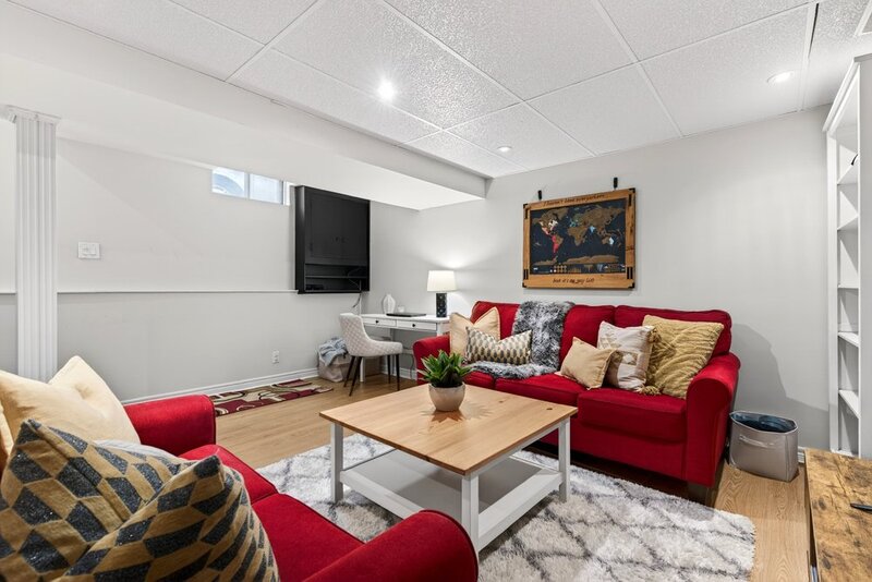 GREAT SEMI DETACHED FAMILY HOME IN BURLINGTON!