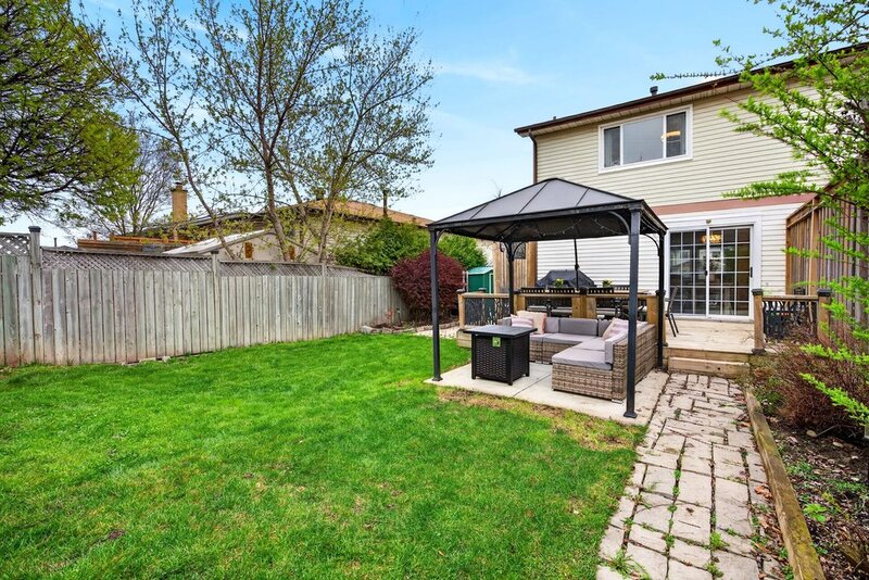 GREAT SEMI DETACHED FAMILY HOME IN BURLINGTON!
