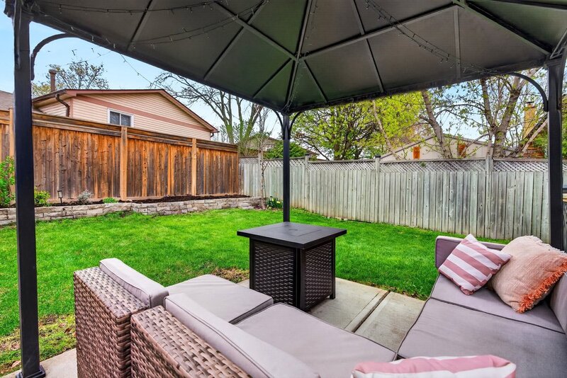 GREAT SEMI DETACHED FAMILY HOME IN BURLINGTON!