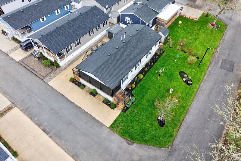 LOW MAINTENANCE LIVING IN THIS GREAT BURLINGTON COMMUNITY!