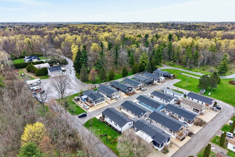 LOW MAINTENANCE LIVING IN THIS GREAT BURLINGTON COMMUNITY!