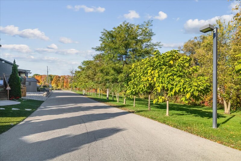 LOW MAINTENANCE LIVING IN THIS GREAT BURLINGTON COMMUNITY!