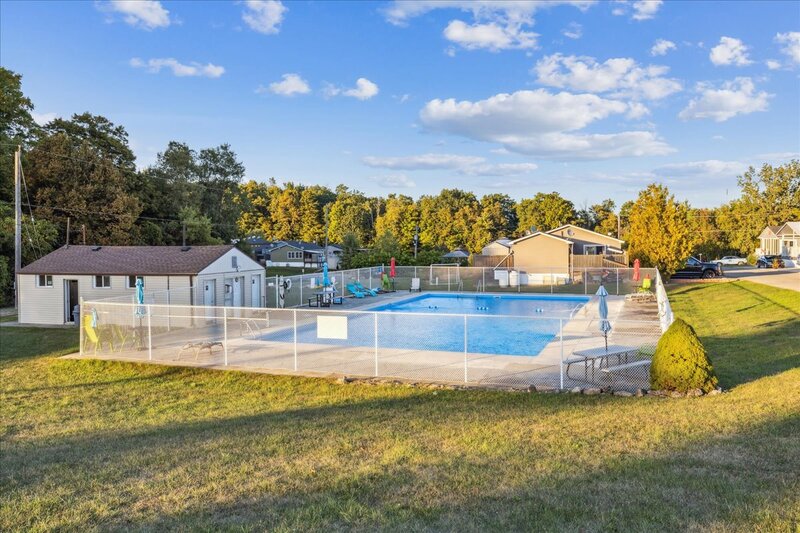 LOW MAINTENANCE LIVING IN THIS GREAT BURLINGTON COMMUNITY!
