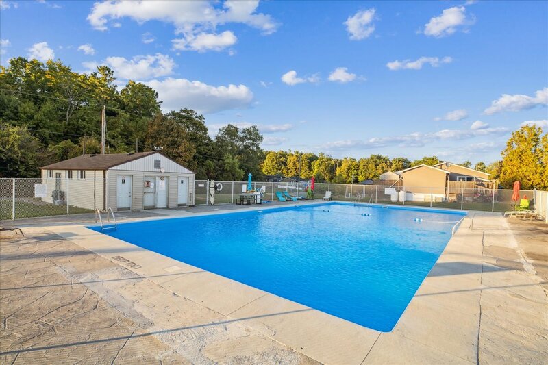 LOW MAINTENANCE LIVING IN THIS GREAT BURLINGTON COMMUNITY!