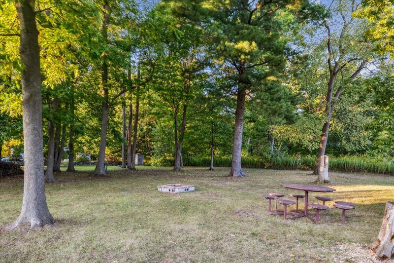 LOW MAINTENANCE LIVING IN THIS GREAT BURLINGTON COMMUNITY!