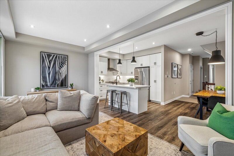 FANTASTIC END UNIT IN GRIMSBY ON THE BEACH!