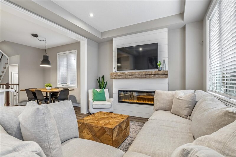 FANTASTIC END UNIT IN GRIMSBY ON THE BEACH!