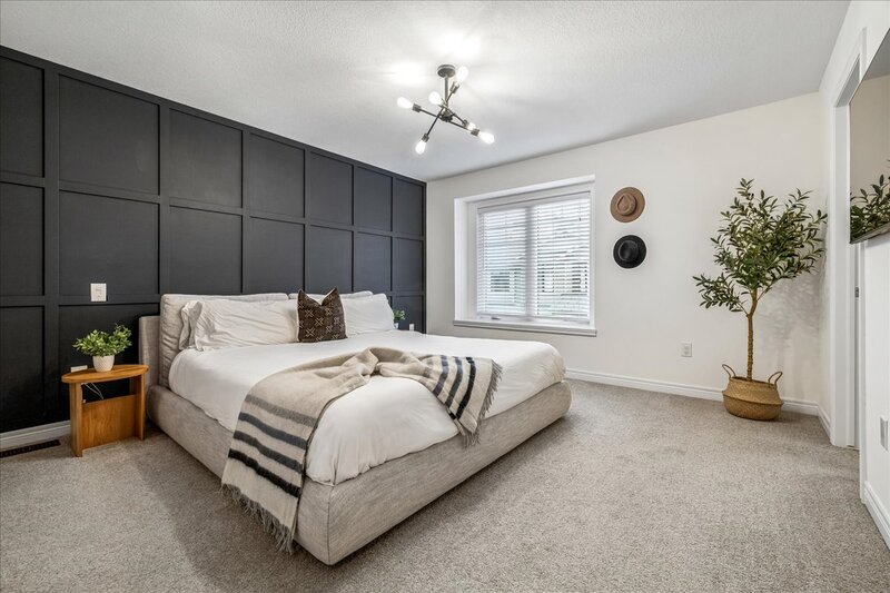 FANTASTIC END UNIT IN GRIMSBY ON THE BEACH!