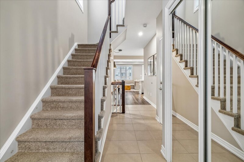 FANTASTIC END UNIT IN GRIMSBY ON THE BEACH!