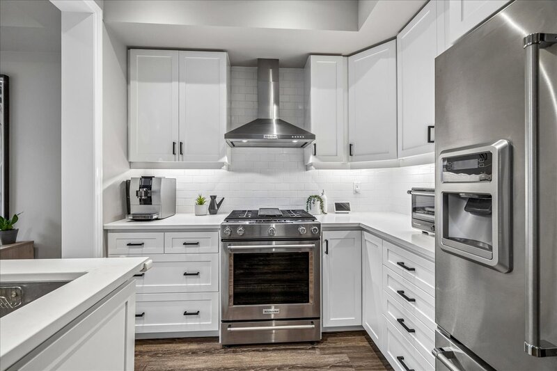FANTASTIC END UNIT IN GRIMSBY ON THE BEACH!