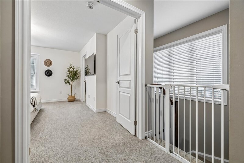 FANTASTIC END UNIT IN GRIMSBY ON THE BEACH!