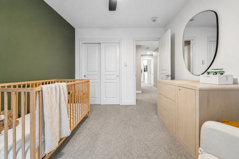 FANTASTIC END UNIT IN GRIMSBY ON THE BEACH!