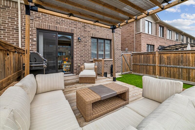 FANTASTIC END UNIT IN GRIMSBY ON THE BEACH!