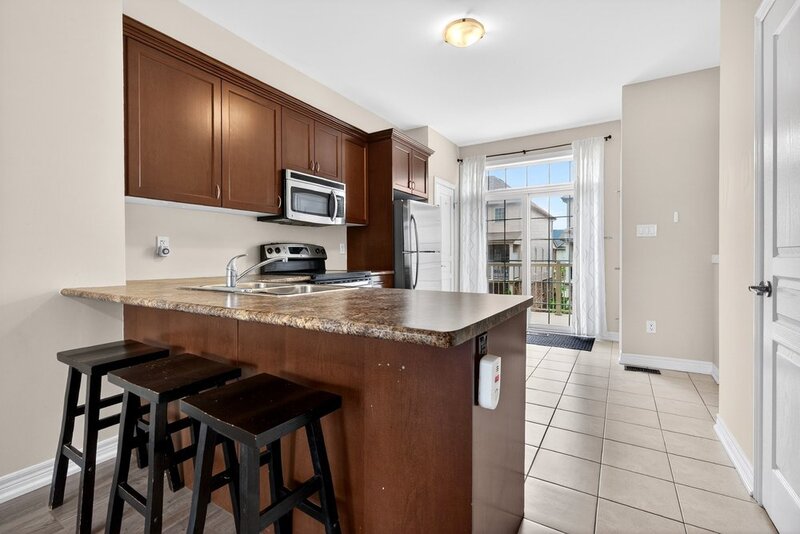 GREAT CONDO IN GRIMSBY-ON-THE-LAKE FOR LEASE!