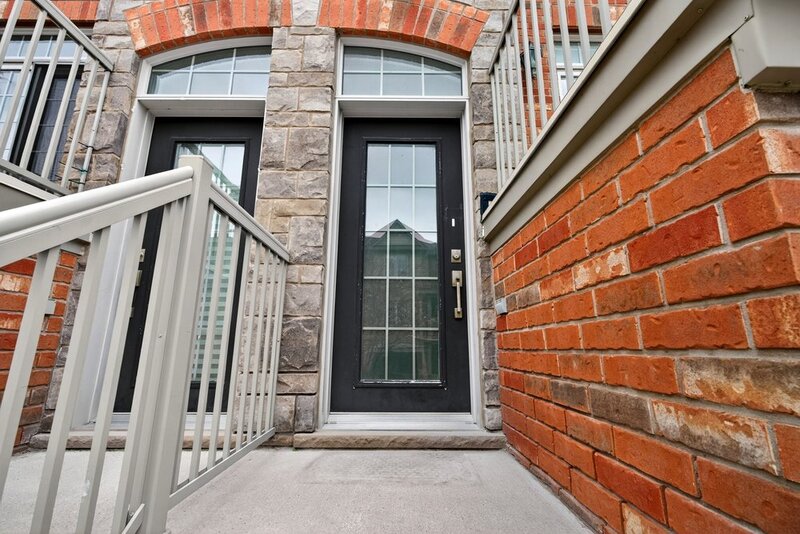 GREAT CONDO IN GRIMSBY-ON-THE-LAKE FOR LEASE!