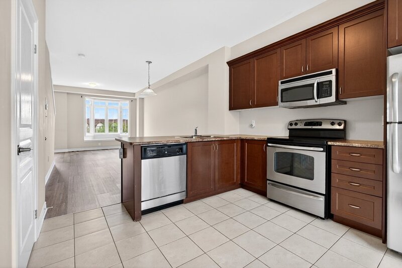 GREAT CONDO IN GRIMSBY-ON-THE-LAKE FOR LEASE!