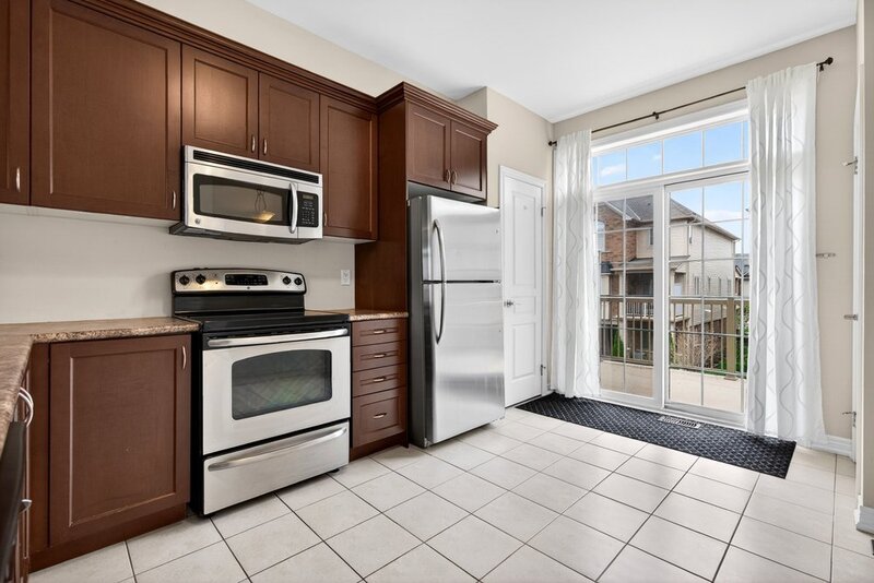 GREAT CONDO IN GRIMSBY-ON-THE-LAKE FOR LEASE!