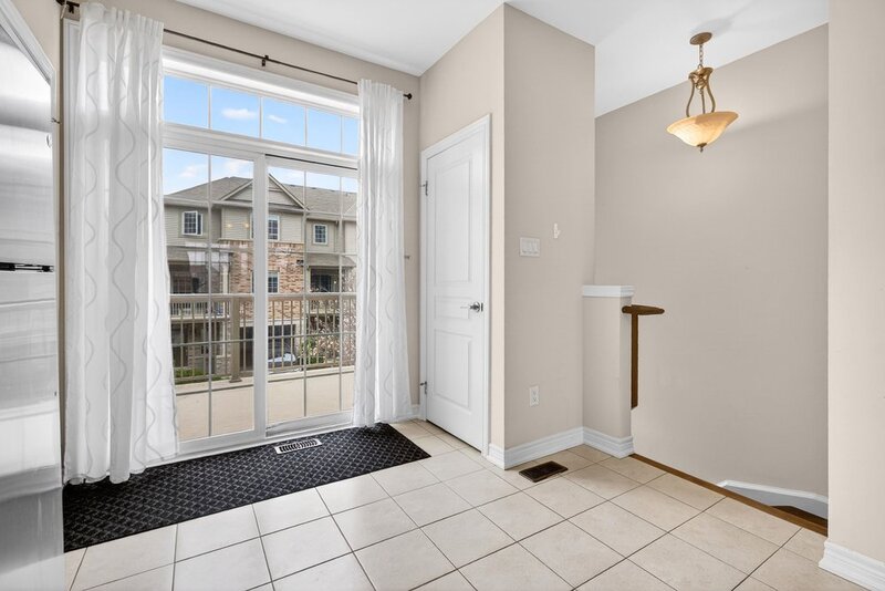 GREAT CONDO IN GRIMSBY-ON-THE-LAKE FOR LEASE!