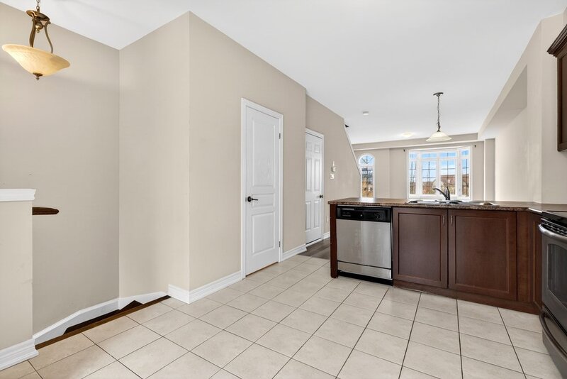 GREAT CONDO IN GRIMSBY-ON-THE-LAKE FOR LEASE!