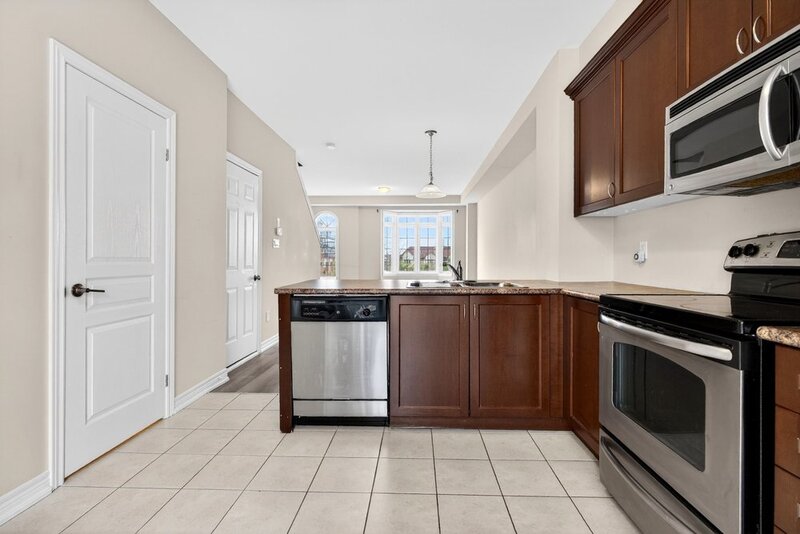 GREAT CONDO IN GRIMSBY-ON-THE-LAKE FOR LEASE!