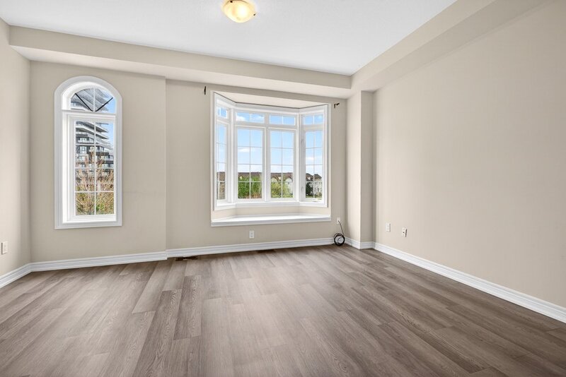 GREAT CONDO IN GRIMSBY-ON-THE-LAKE FOR LEASE!