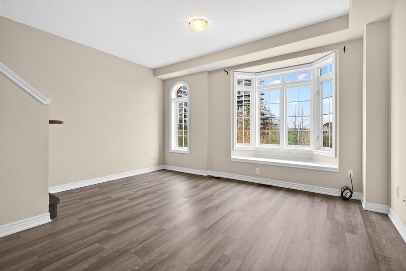 GREAT CONDO IN GRIMSBY-ON-THE-LAKE FOR LEASE!