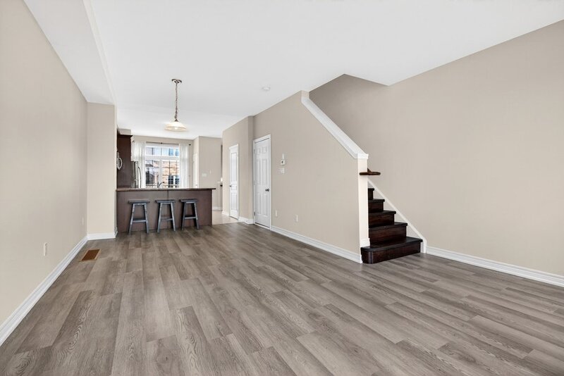 GREAT CONDO IN GRIMSBY-ON-THE-LAKE FOR LEASE!