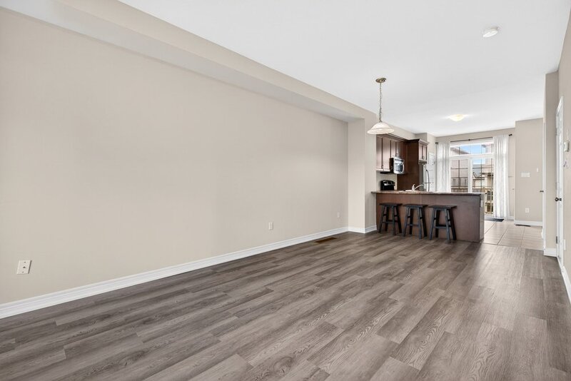 GREAT CONDO IN GRIMSBY-ON-THE-LAKE FOR LEASE!
