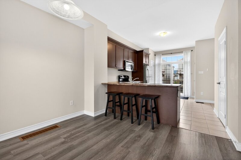 GREAT CONDO IN GRIMSBY-ON-THE-LAKE FOR LEASE!