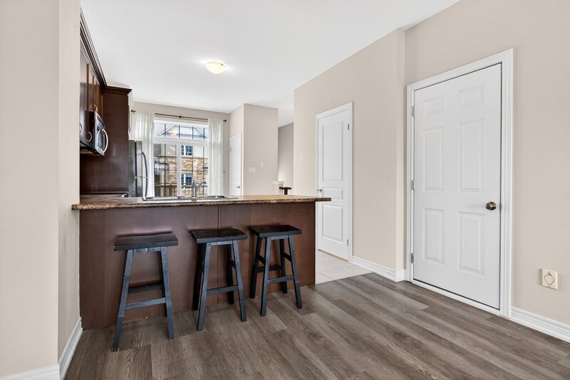 GREAT CONDO IN GRIMSBY-ON-THE-LAKE FOR LEASE!