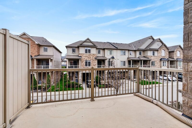 GREAT CONDO IN GRIMSBY-ON-THE-LAKE FOR LEASE!