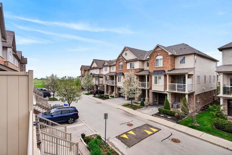 GREAT CONDO IN GRIMSBY-ON-THE-LAKE FOR LEASE!