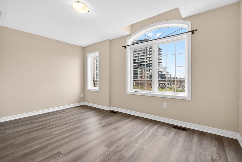 GREAT CONDO IN GRIMSBY-ON-THE-LAKE FOR LEASE!