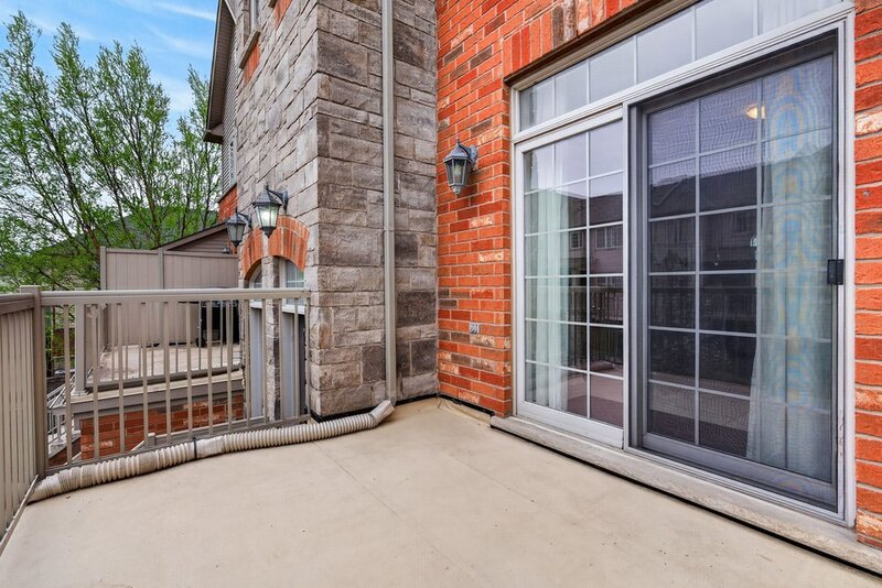 GREAT CONDO IN GRIMSBY-ON-THE-LAKE FOR LEASE!