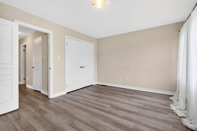 GREAT CONDO IN GRIMSBY-ON-THE-LAKE FOR LEASE!