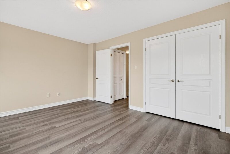 GREAT CONDO IN GRIMSBY-ON-THE-LAKE FOR LEASE!