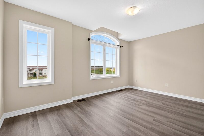 GREAT CONDO IN GRIMSBY-ON-THE-LAKE FOR LEASE!