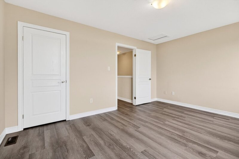 GREAT CONDO IN GRIMSBY-ON-THE-LAKE FOR LEASE!