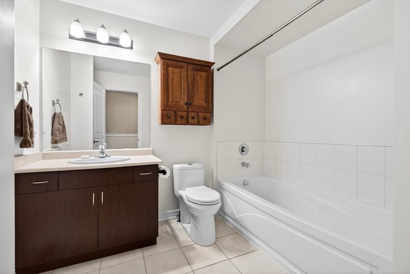 GREAT CONDO IN GRIMSBY-ON-THE-LAKE FOR LEASE!