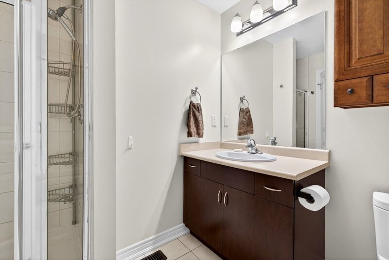 GREAT CONDO IN GRIMSBY-ON-THE-LAKE FOR LEASE!