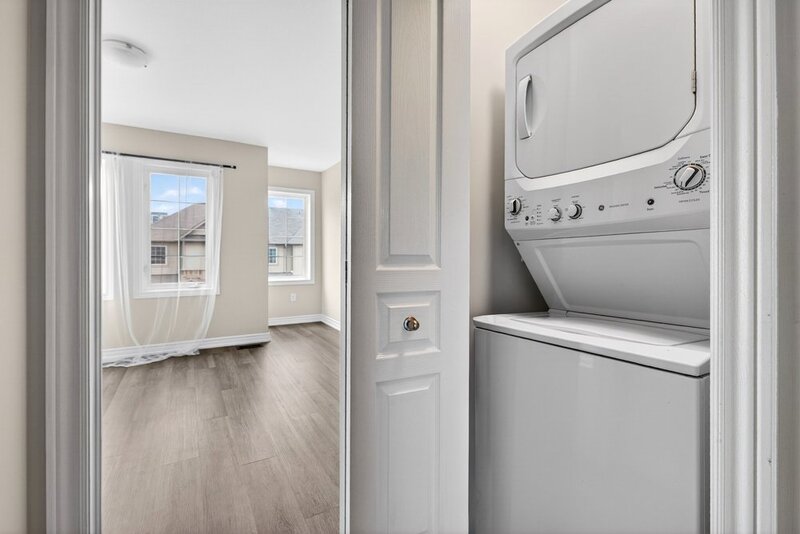 GREAT CONDO IN GRIMSBY-ON-THE-LAKE FOR LEASE!