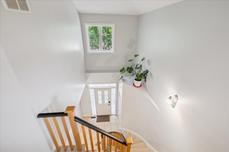 SUPER END UNIT CONDO IN BURLINGTON!