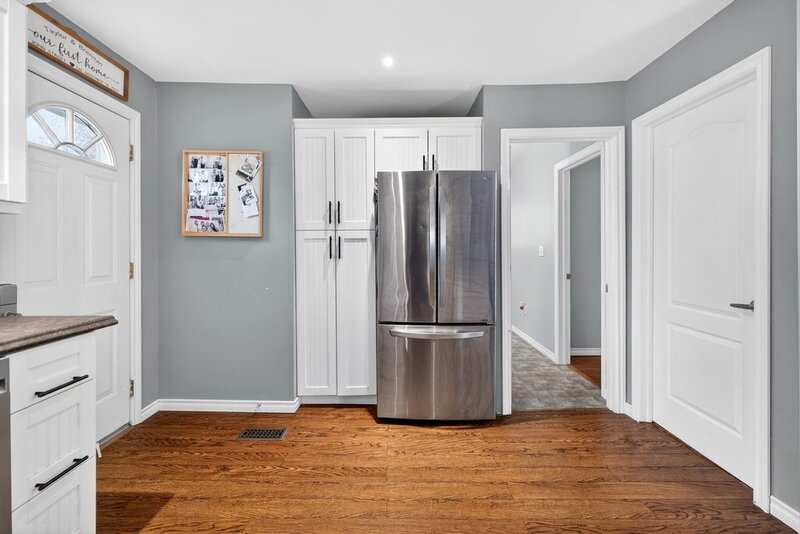 CHARMING 1.5 STORY HOME IN DUNNVILLE!