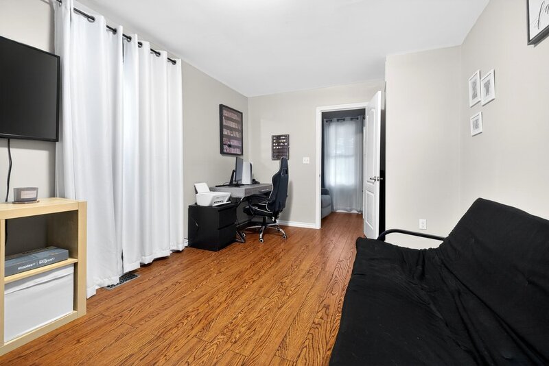 CHARMING 1.5 STORY HOME IN DUNNVILLE!