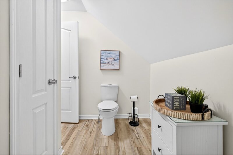 CHARMING 1.5 STORY HOME IN DUNNVILLE!