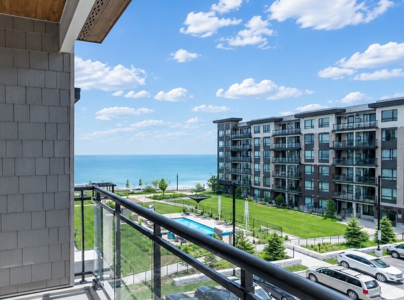 BEAUTIFUL CONDO IN THE HEART OF GRIMSBY-ON-THE-LAKE!